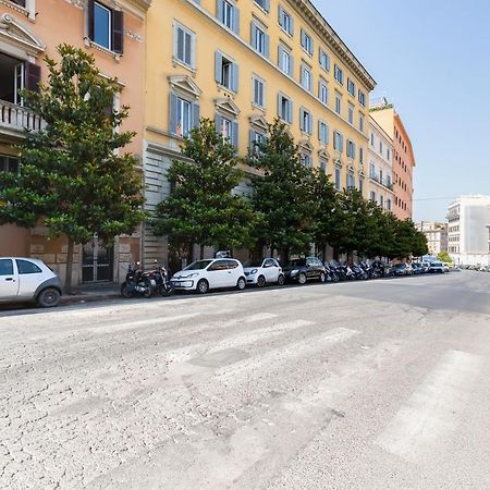 Lovely And Modern Flat Near The Colosseum Рим Екстериор снимка